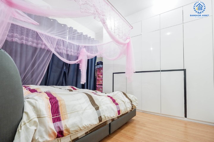 *****ทาวน์เฮ้าส์มือสองย่านนนทบุรี ม.โกลเด้นทาวน์2 ปิ่นเกล้า-จรัญสนิทวงศ์ หลังมุม! เนื้อที่กว้างขวางถึงเกือบ 29 ตร.ว. ฟังก์ชันจัดเต็ม 4 ห้องนอน 3 ห้องน้ำ 2 ที่จอดรถ บ้านสวยพร้อมอยู่ ใกล้รถไฟฟ้าสายสีแดง "สถานีบางบำหรุ" และทางด่วน "ศรีรัช-วงแหวนรอบนอก" จองเลย!